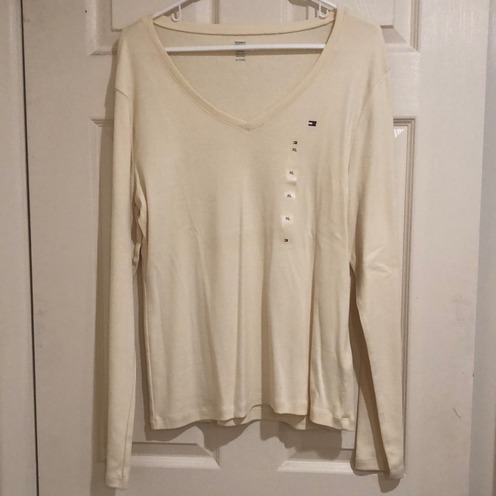 Tommy Hilfiger long sleeve light sweater material t shirt. - Picture 1 of 5
